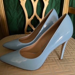 NWT Lt blue patent classic pumps